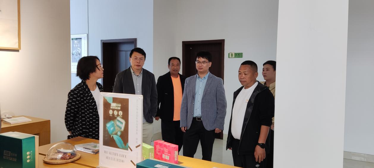 貴州省晴隆縣縣委副書記巫敏一行蒞臨浙茶集團興合科技公司考察
