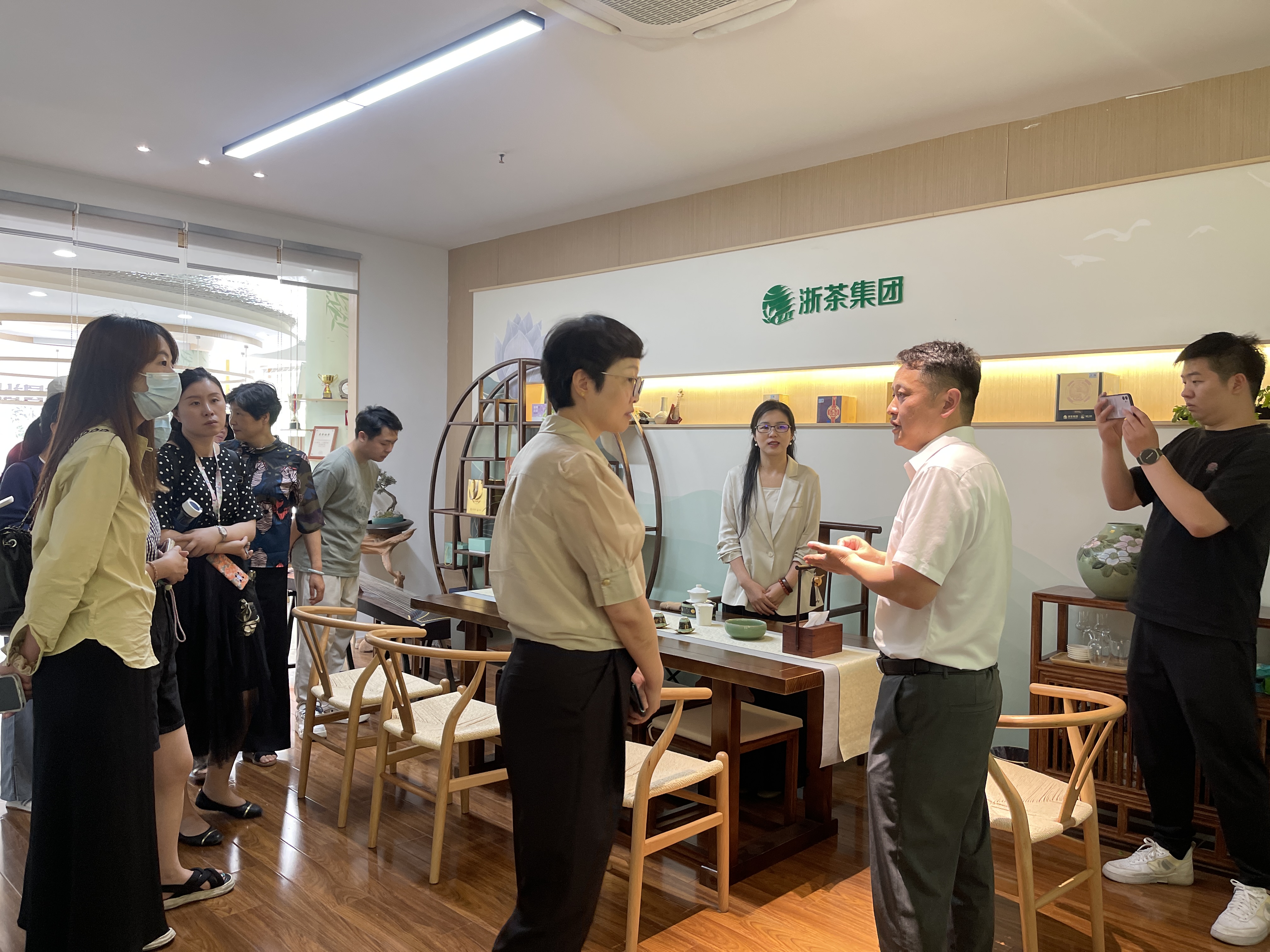 浙茶集團(tuán)獅峰制茶品鑒中心助力茶文化進(jìn)社區(qū)工作