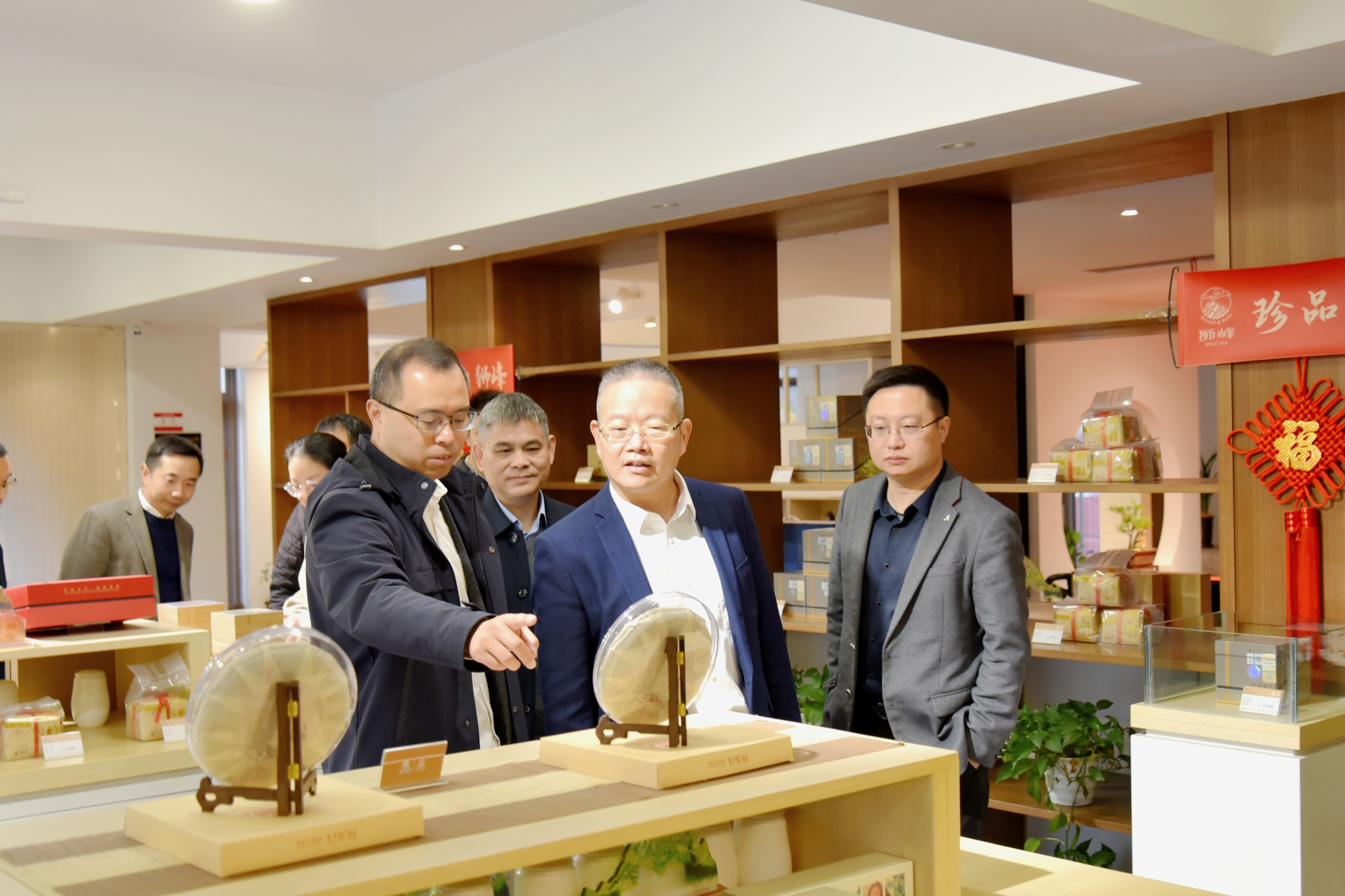 省供銷社副主任董益彪到浙茶集團(tuán)指導(dǎo)調(diào)研